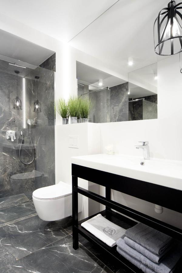 Jacuzzi Apartment Main Square Krakau Buitenkant foto