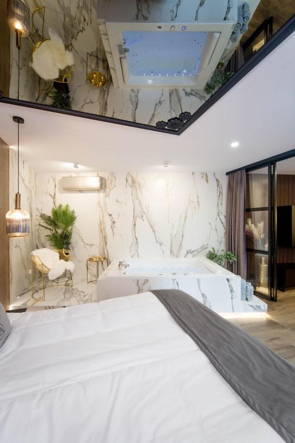 Jacuzzi Apartment Main Square Krakau Buitenkant foto