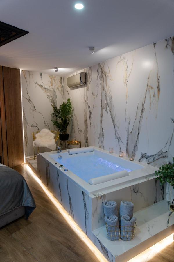 Jacuzzi Apartment Main Square Krakau Buitenkant foto