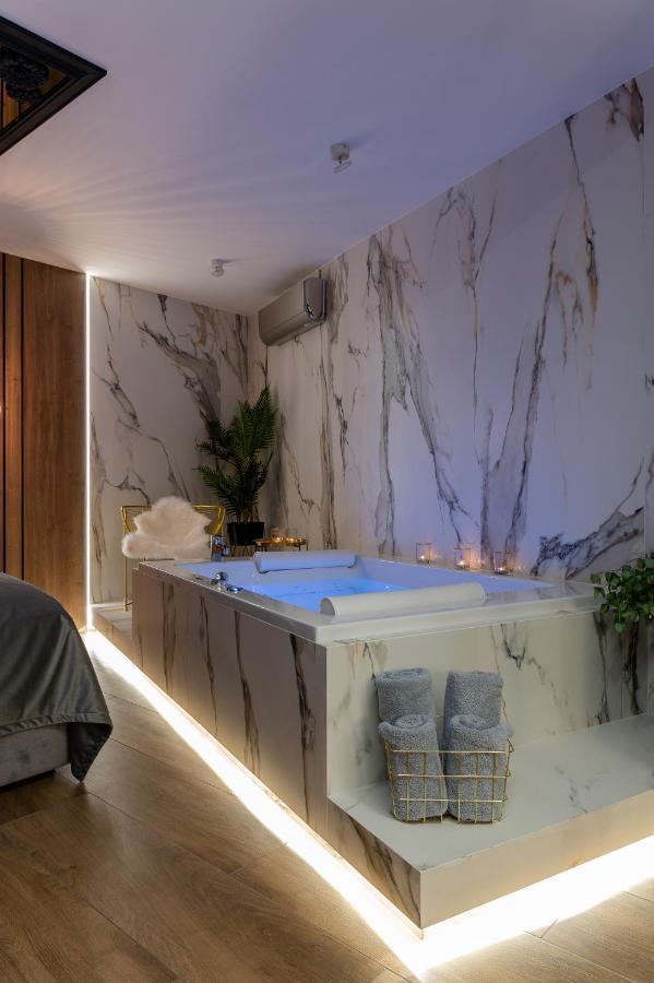 Jacuzzi Apartment Main Square Krakau Buitenkant foto