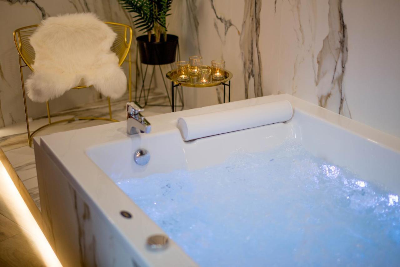 Jacuzzi Apartment Main Square Krakau Buitenkant foto